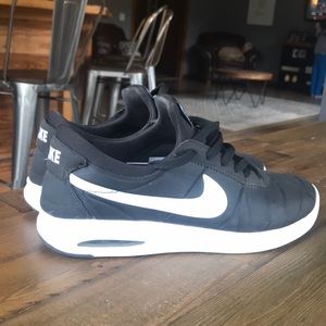 Men’s 11 Nike SB Shoes Bruin